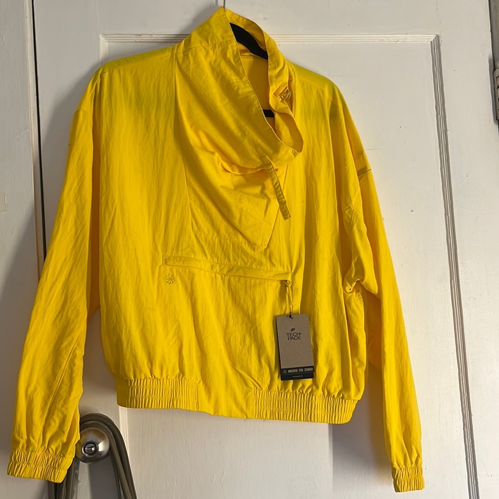 Nike wind breaker top yellow SIZE Woman’s S